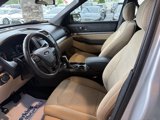 Used 2017 Ford Explorer FWD image 2