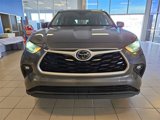 Used 2021 Toyota Highlander XLE image 3