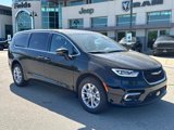 New 2025 Chrysler Pacifica Select image 3