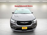 Used 2023 Chrysler Pacifica Touring-L image 2