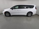 New 2025 Chrysler Pacifica Select image 4