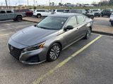 Used 2024 Nissan Altima 2.5 SV image 2