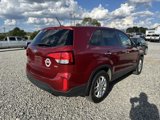 Used 2015 Kia Sorento LX image 2