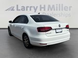 Used 2017 Volkswagen Jetta SE image 3