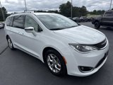 Used 2019 Chrysler Pacifica Limited image 3