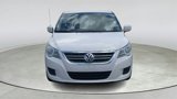 Used 2012 Volkswagen Routan SE image 2