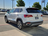 Certified 2022 Volkswagen Taos SE w/ Panoramic Sunroof Package image 2