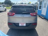 Used 2017 Jeep Cherokee Sport image 5