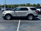 Used 2017 Ford Explorer XLT image 5
