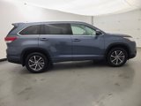 Used 2017 Toyota Highlander XLE image 3