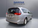 Used 2020 Chrysler Pacifica Touring-L image 4