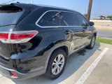 Used 2014 Toyota Highlander XLE image 2