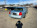 Used 2009 Lincoln Town Car Signature Limited image 3