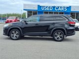 Used 2019 Toyota Highlander LE image 3