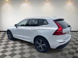 Used 2019 Volvo XC60 T5 Momentum w/ Multimedia Package image 4