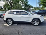 Used 2017 Jeep Cherokee Limited image 2