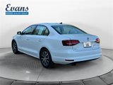 Used 2017 Volkswagen Jetta SE image 3