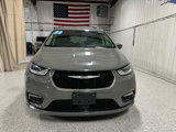 Used 2022 Chrysler Pacifica Touring-L image 3