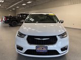 Used 2023 Chrysler Pacifica Limited image 2