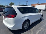 Used 2022 Chrysler Pacifica Touring-L image 3