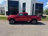 Used 2022 Toyota Tacoma TRD Sport image 2