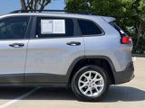 Used 2016 Jeep Cherokee Sport image 5