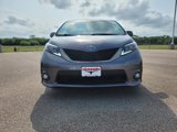 Used 2017 Toyota Sienna SE image 2