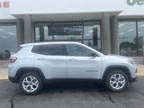 New 2025 Jeep Compass Latitude image 2