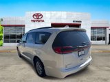 Used 2022 Chrysler Pacifica Touring-L image 3