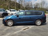 New 2025 Chrysler Pacifica Select image 2