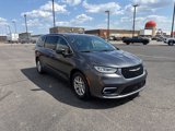 Used 2023 Chrysler Pacifica Touring-L image 3