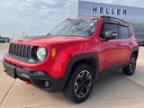 Used 2016 Jeep Renegade Trailhawk image 3