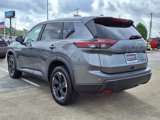 Used 2024 Nissan Rogue SV image 2