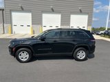Used 2023 Jeep Grand Cherokee Laredo image 2
