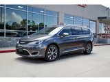Used 2017 Chrysler Pacifica Limited image 2