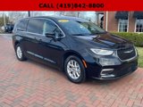 Used 2023 Chrysler Pacifica Touring-L image 5