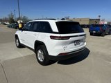 Used 2023 Jeep Grand Cherokee Laredo image 5