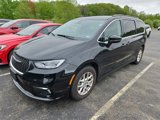 Used 2022 Chrysler Pacifica Touring-L image 3