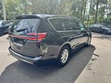 Used 2023 Chrysler Pacifica Touring-L image 6