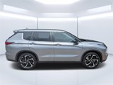 Used 2022 Mitsubishi Outlander SE image 2