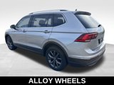 Used 2022 Volkswagen Tiguan SE image 3