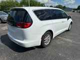 Used 2022 Chrysler Voyager LX image 5