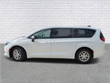 Used 2022 Chrysler Voyager LX image 2