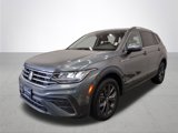 Used 2022 Volkswagen Tiguan SE w/ Panoramic Sunroof Package image 2