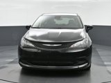 Used 2022 Chrysler Voyager LX image 2
