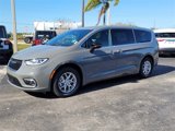 New 2025 Chrysler Pacifica Select image 3