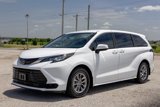 Used 2023 Toyota Sienna LE image 3