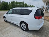 Used 2019 Chrysler Pacifica Touring-L image 3
