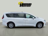 Used 2019 Chrysler Pacifica Touring-L image 6