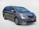 Used 2017 Toyota Sienna SE Premium image 3